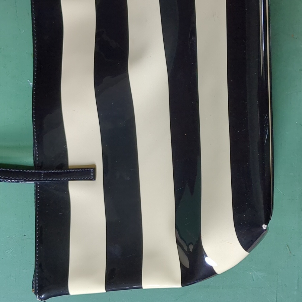 KATE SPADE BLACK & BEIGE PATENT LEATHER BAG - Picture 16 of 16